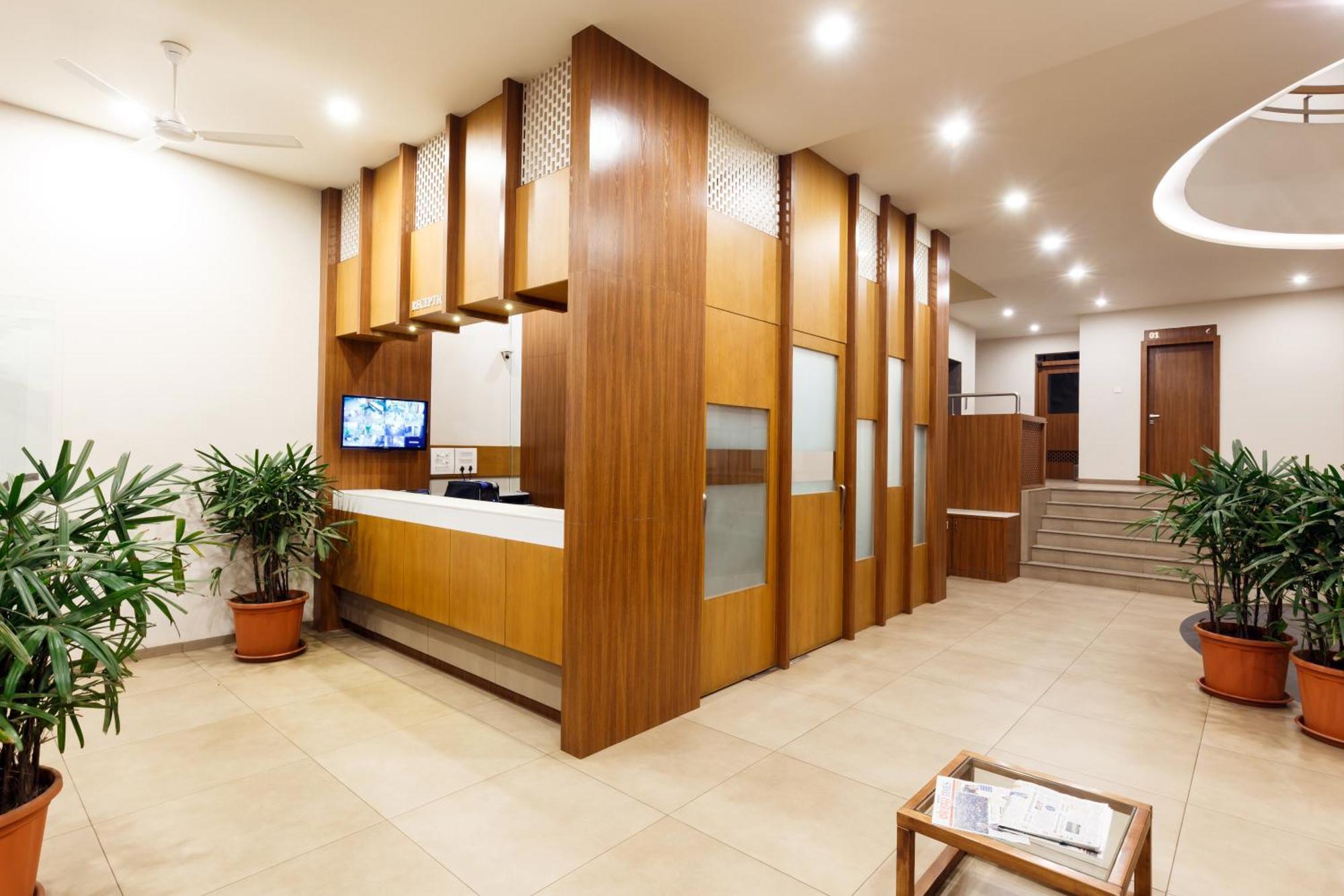 Hotel Classic Mid Town, Колхапур Экстерьер фото